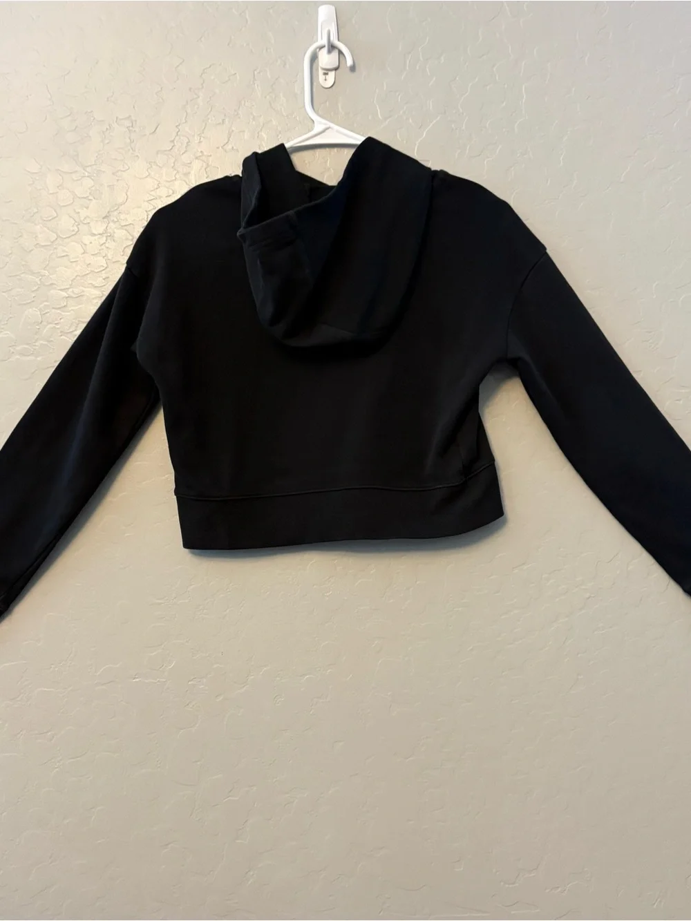 Nike girls black and white AIR embroidered crop hoodie size large